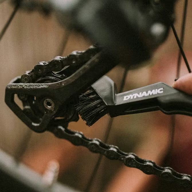 Dynamic Drivetrain Detailing Brush
